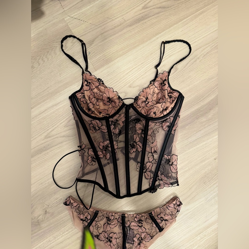 32C corset set NWOT